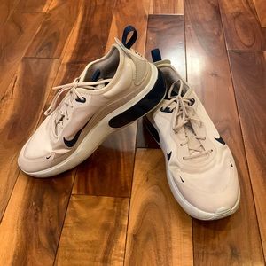 Nike Women’s Air Max Dia Icon Clash size 8.5